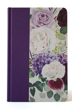 Cargar imagen en el visor de la galería, Biblia RVR1960 Tapa dura y tela morada con flores tamaño manual
