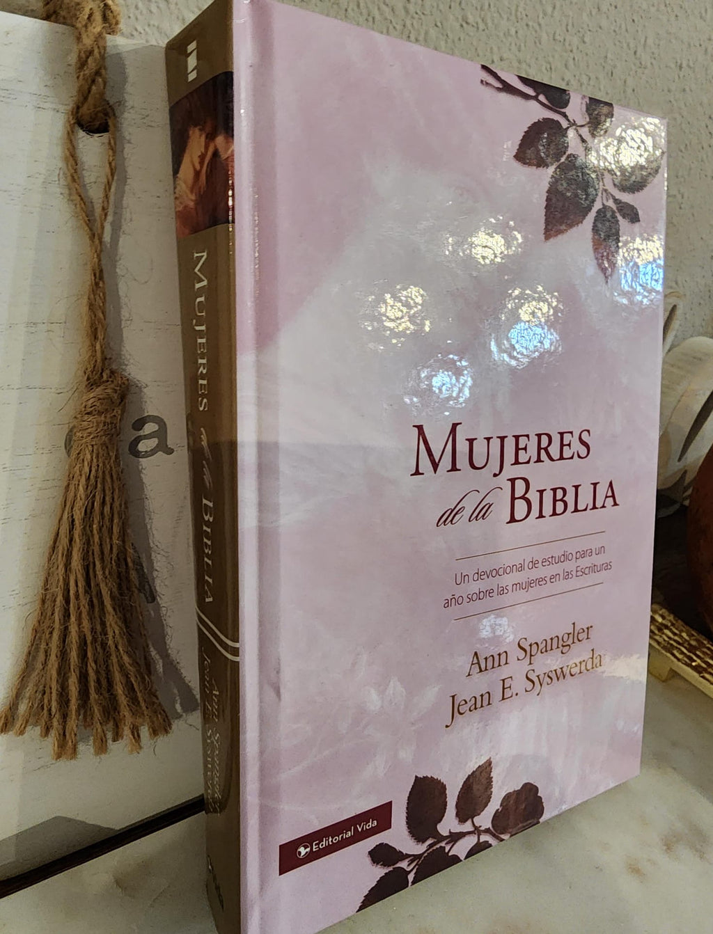 Mujeres de la Biblia - Un devocional 365