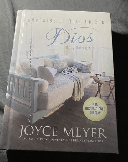 Momentos de quietud con Dios: 365 inspiraciones diarias