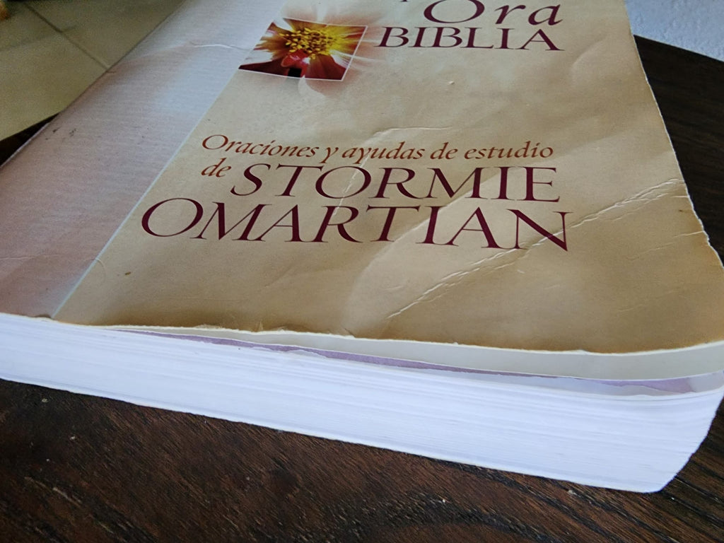 Biblia el Poder de Una Mujer Que Ora - tapa blanda - USADA