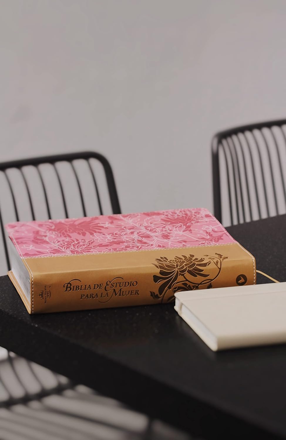 RVR60, Biblia de Estudio para la Mujer, Leathersoft, Rosado floral