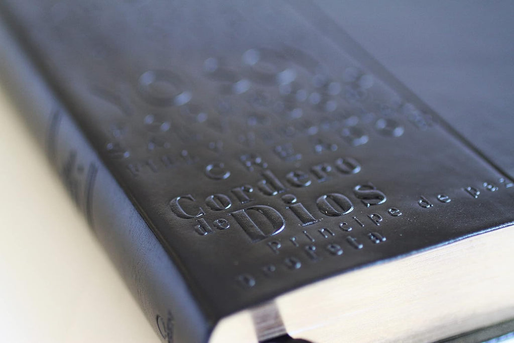 Biblia RVR60 letra grande tamaño manual, simil piel negro con nombres de Dios