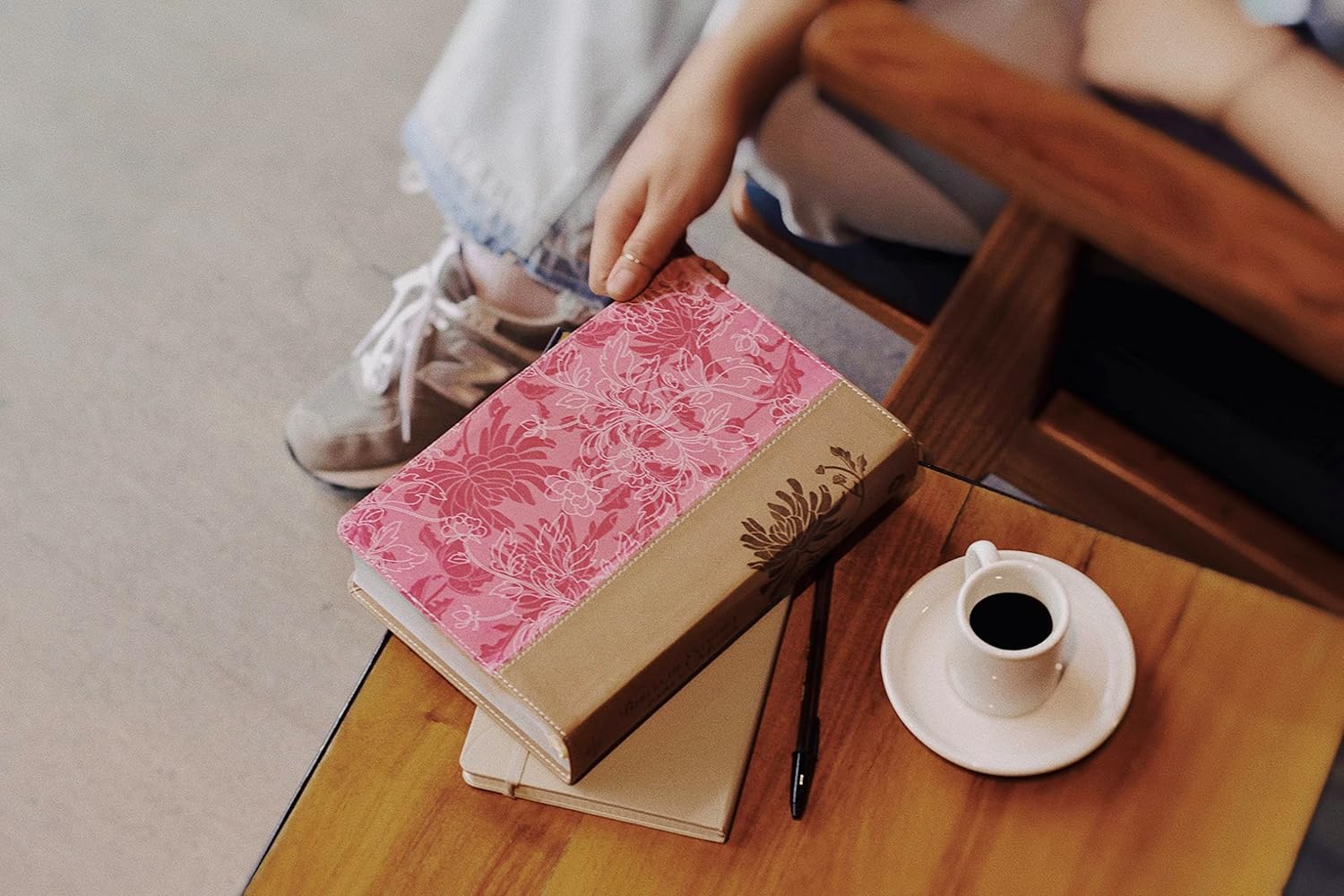 RVR60, Biblia de Estudio para la Mujer, Leathersoft, Rosado floral
