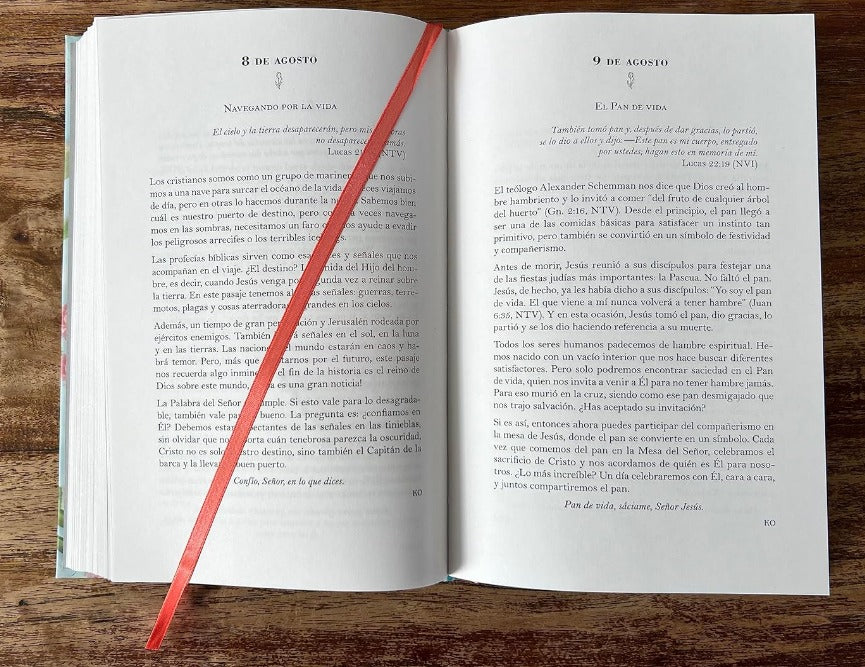 Un año con Dios: 365 devocionales para la mujer Nuevo testamento