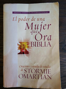 Biblia el Poder de Una Mujer Que Ora - tapa blanda - USADA