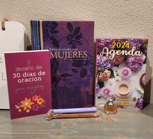 Load image into Gallery viewer, Biblia de Estudio para Mujeres.
