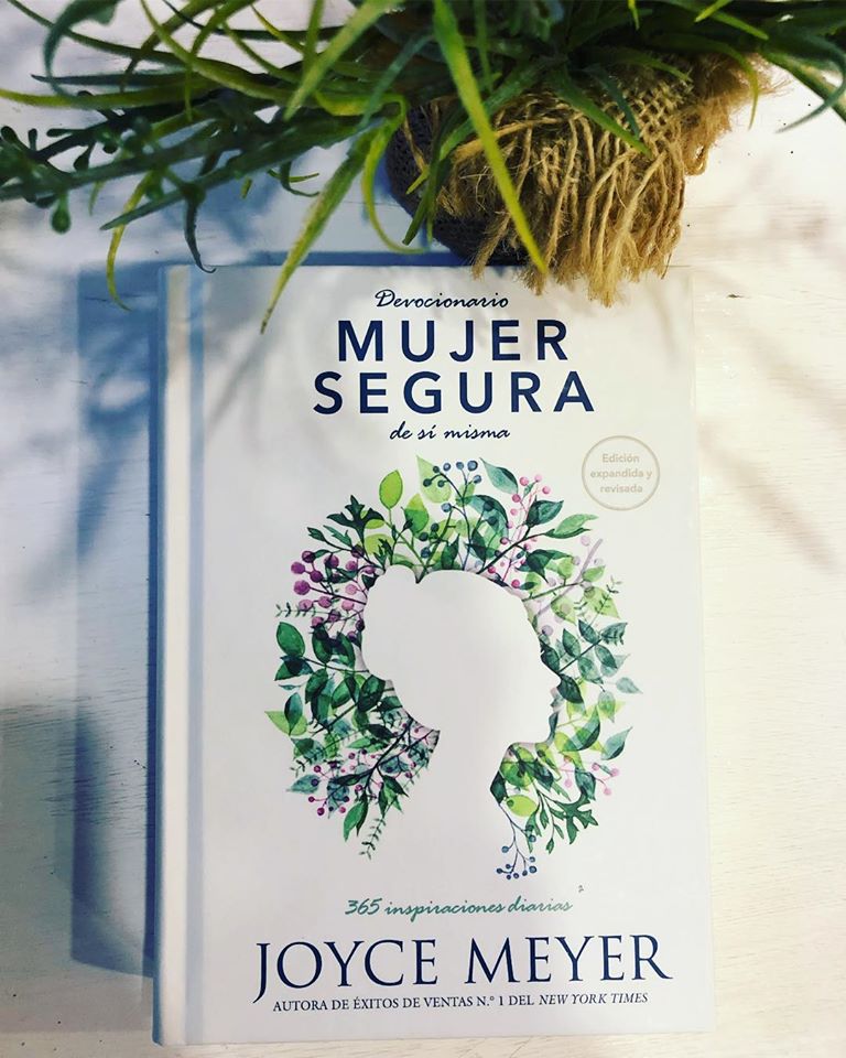 Devocionario mujer segura de sí misma: 365 inspiraciones diarias