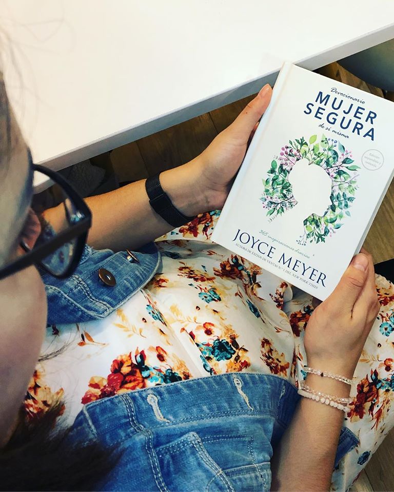 Devocionario mujer segura de sí misma: 365 inspiraciones diarias