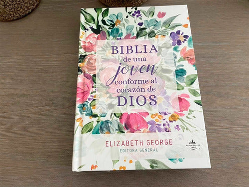 Paquete de Biblia de una joven conforme al corazón de Dios y libreta