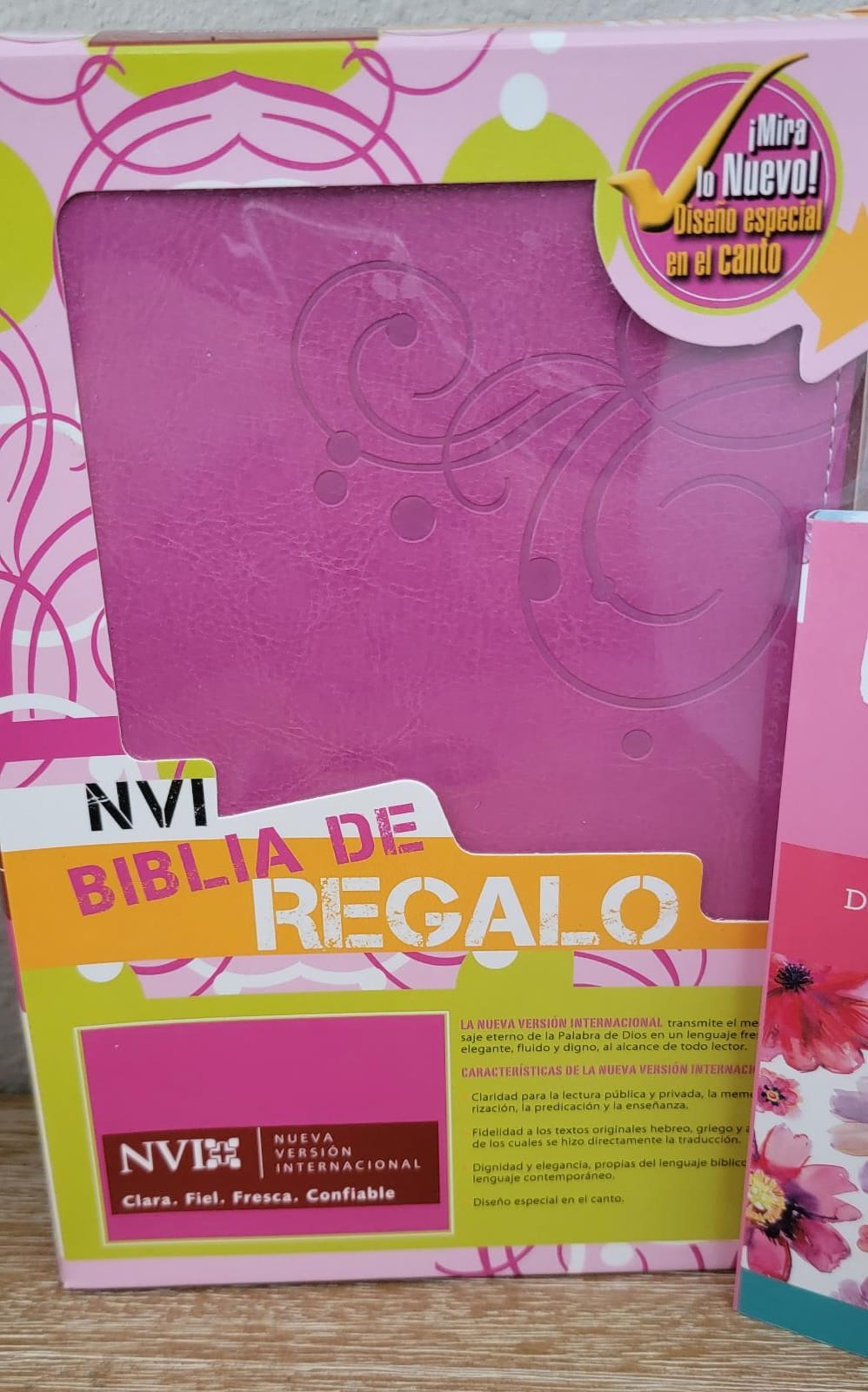 Biblia de Regalo y libro Escoge el gozo