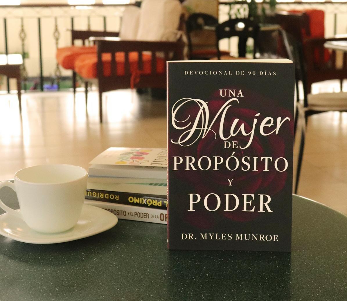 Una mujer de propósito y poder: Devocional de 90 días